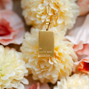 Faith-based jewelry piece in gold – Christian encouragement necklace